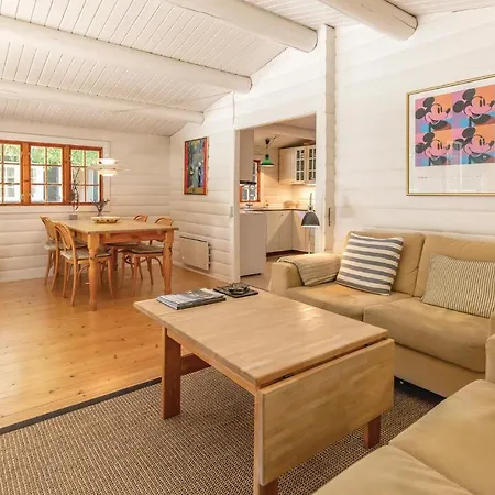 Four-bedroom In بيت للعطل *