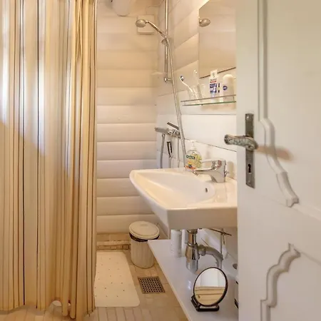 Four-bedroom In بيت للعطل